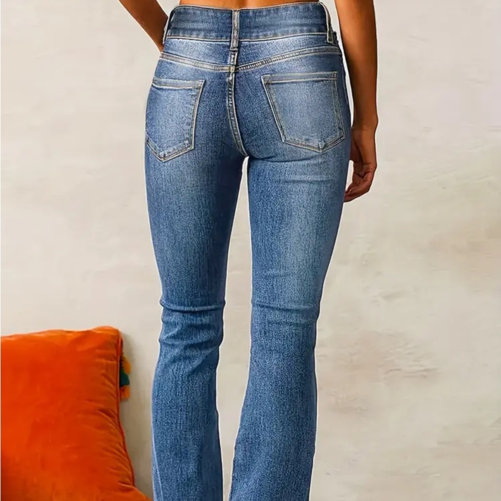 Size M 4-6 New without tags. Just not a good fit for me.